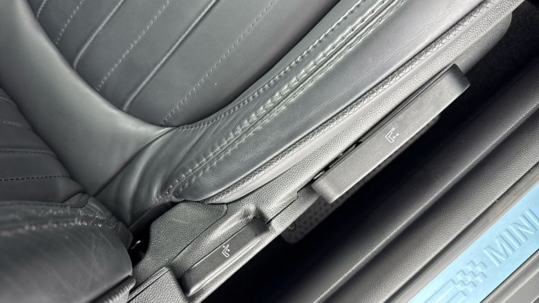 MINI Hatchback 135kW Cooper S Level 3 33kWh 3dr Auto Electric Hatchback